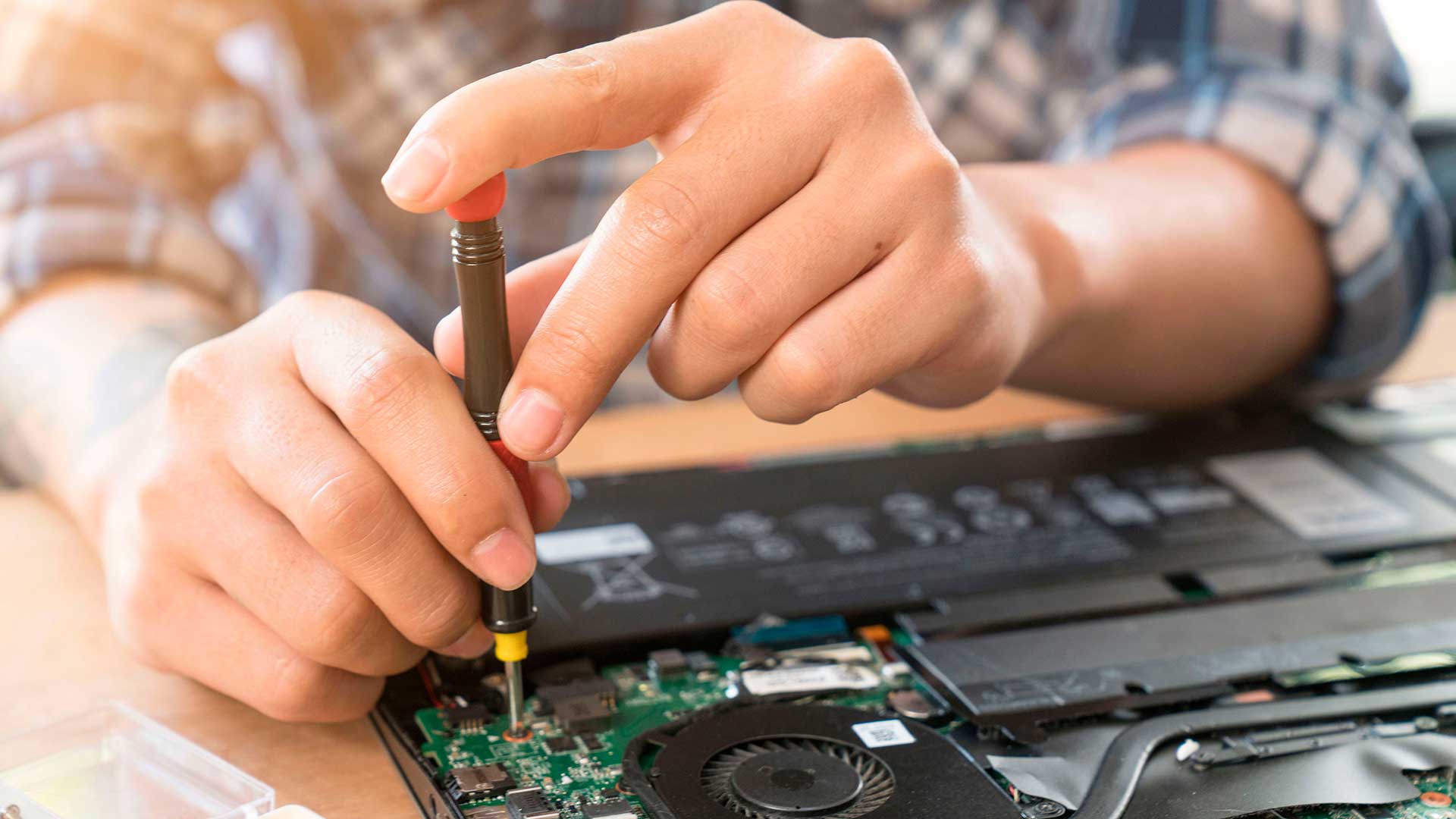 Reparación profesional de portatil Ticmatic desarrollo web marketing online en Vitoria Gasteiz